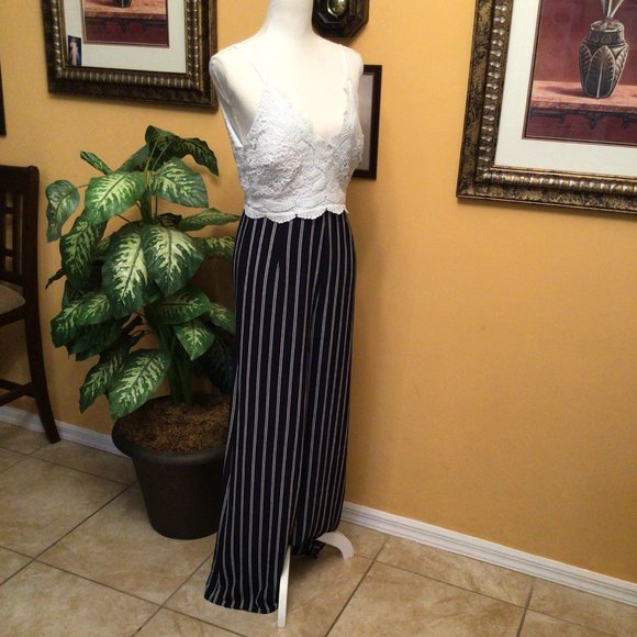 TRAC Crochet V-Neck Wide Leg Jumpsuit - Picture 8 of 9